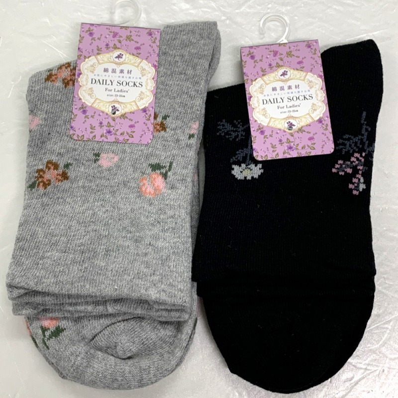 【締め付けず快適☆年間売れ筋】婦人　綿混　ゆったり　モノトーン花柄　ソックス
